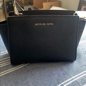 Michael kors black cross body